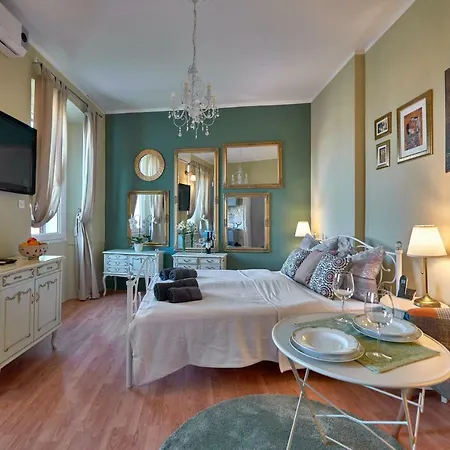 Old Romantic With Free Private Parking Appartement