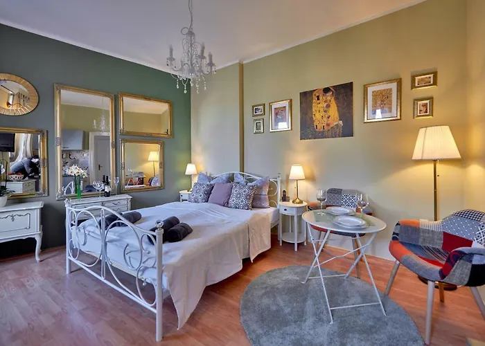 Апартаменты Old Romantic With Free Private Parking Пула
